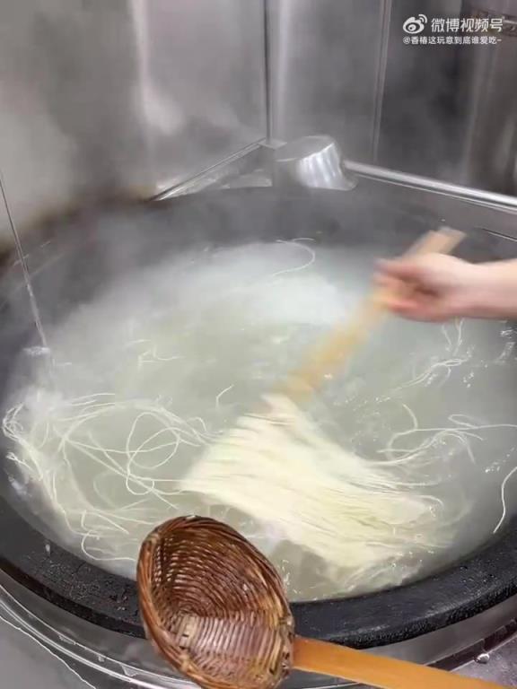 蘇式面 “鯽魚背” 揭秘，網(wǎng)友：面條界的顏值擔當