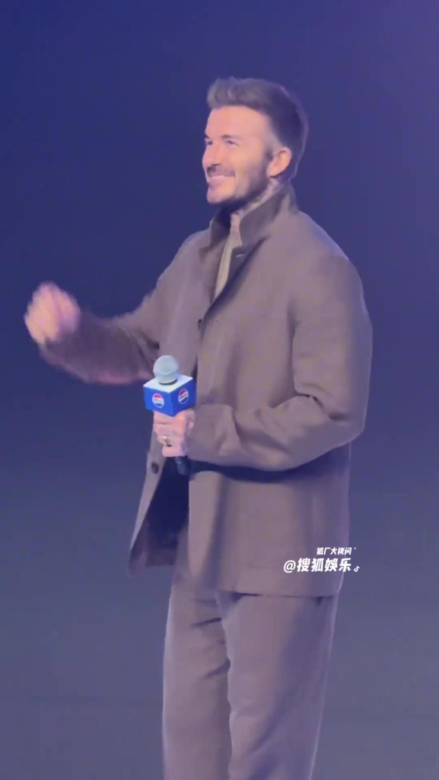 貝克漢姆出席線下活動(dòng)，50歲活動(dòng)狀態(tài)依然沒老