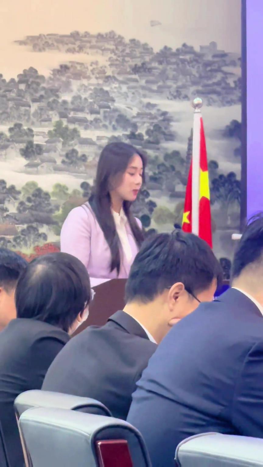 賭王家的高鼻梁基因，何超欣小女孩很漂亮的