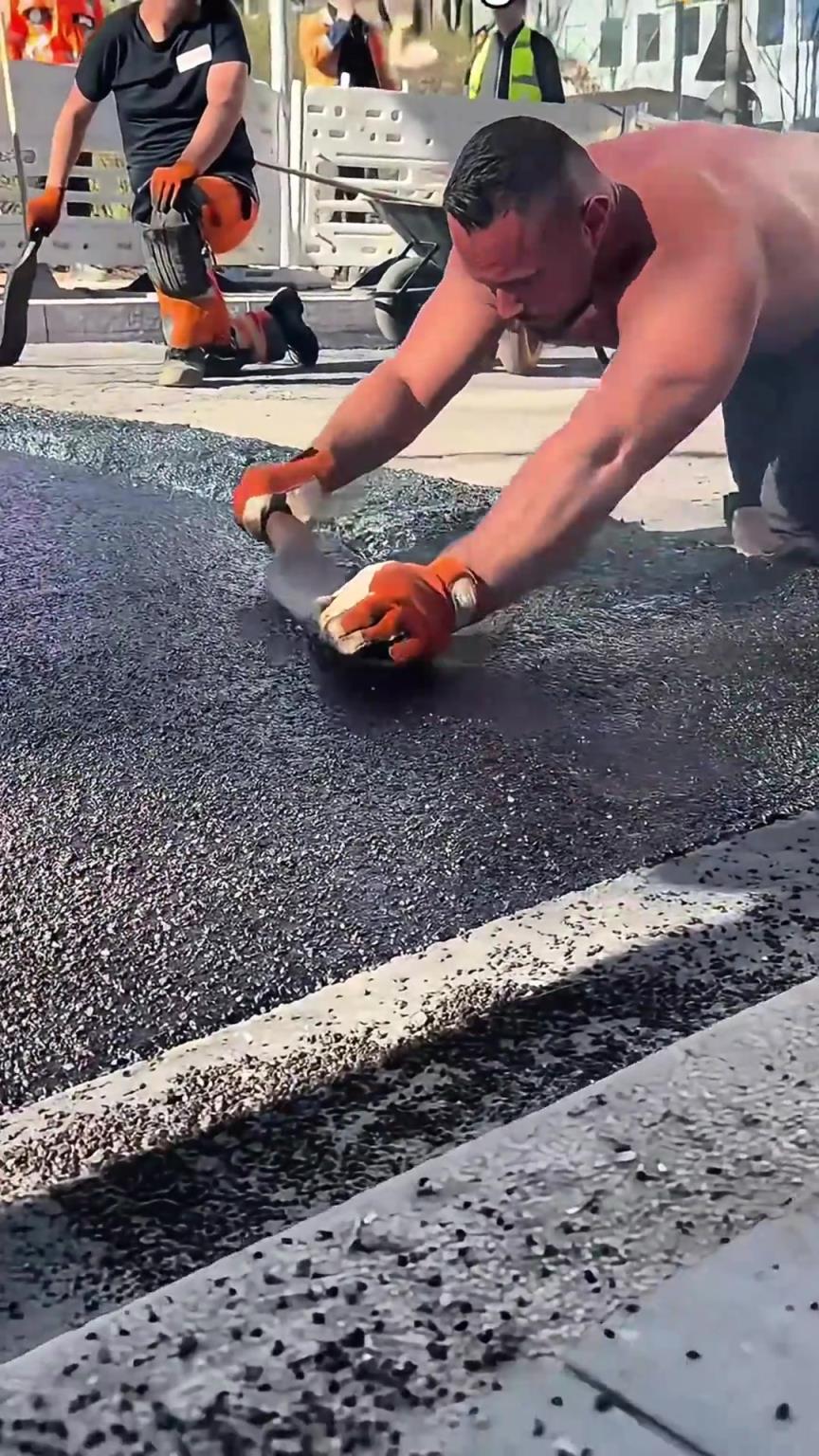 手搓柏油馬路？？？