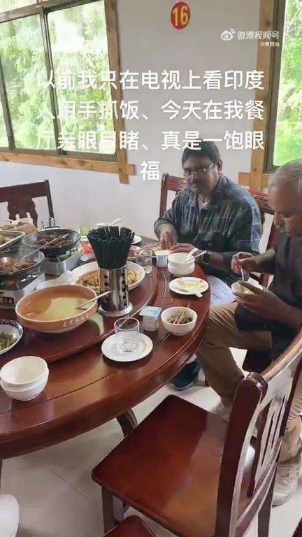 男子称曾于手机见印度手抓饭，今在餐厅亲眼目睹