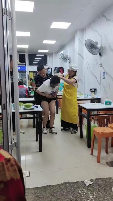 這個時候了，還顧得上做發(fā)型？！