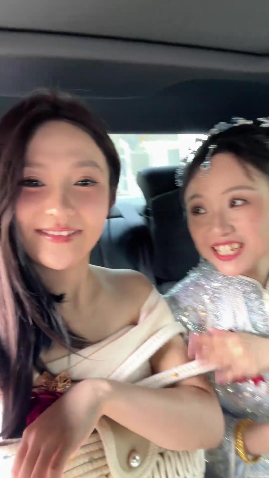 第一次见伴娘坐中间的