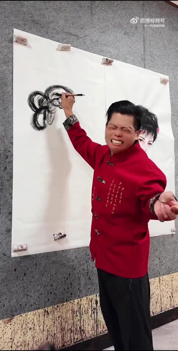 绝了，第一次见闭着眼睛画画的，高手在民间！