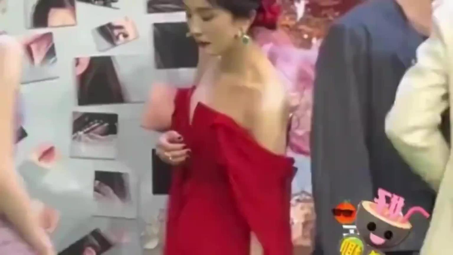 誰會不想牽楊冪呢？！