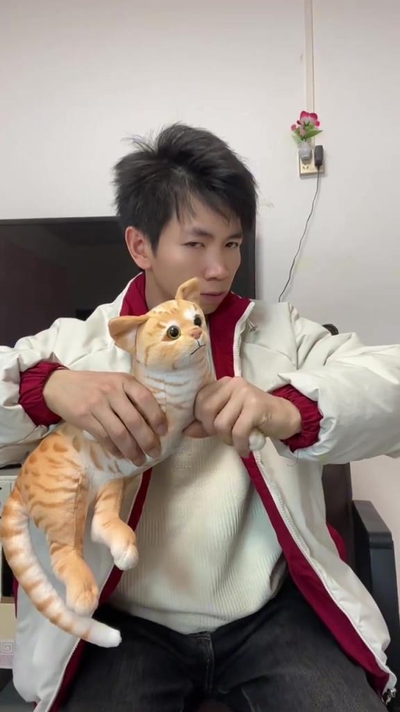 专业吓唬不听话的猫猫