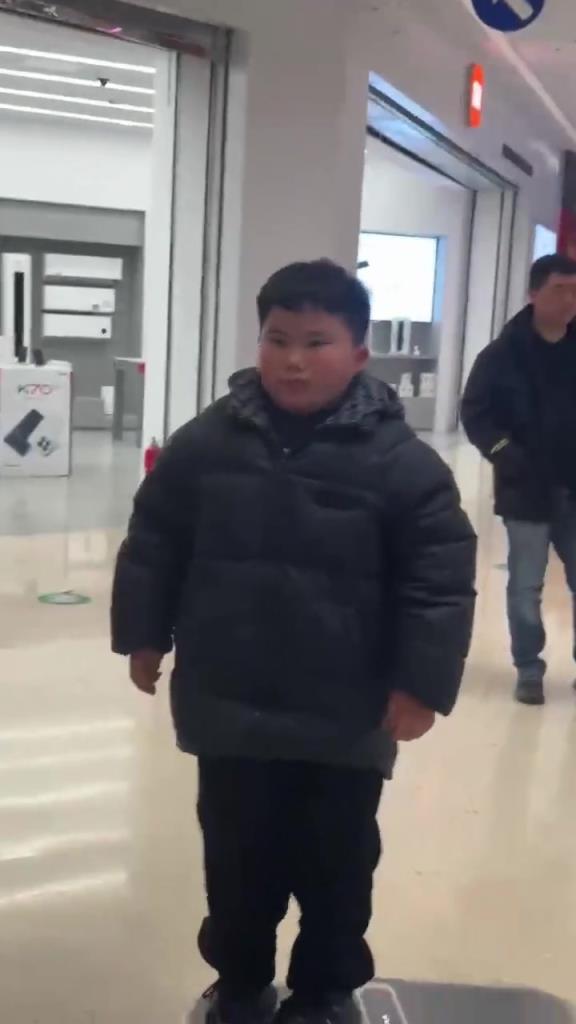 给孩子抖成筋膜枪了