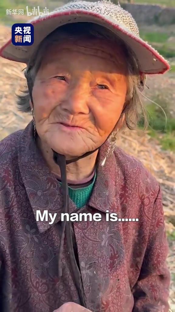 “少女”不限年龄！八旬老奶奶大方展示英语