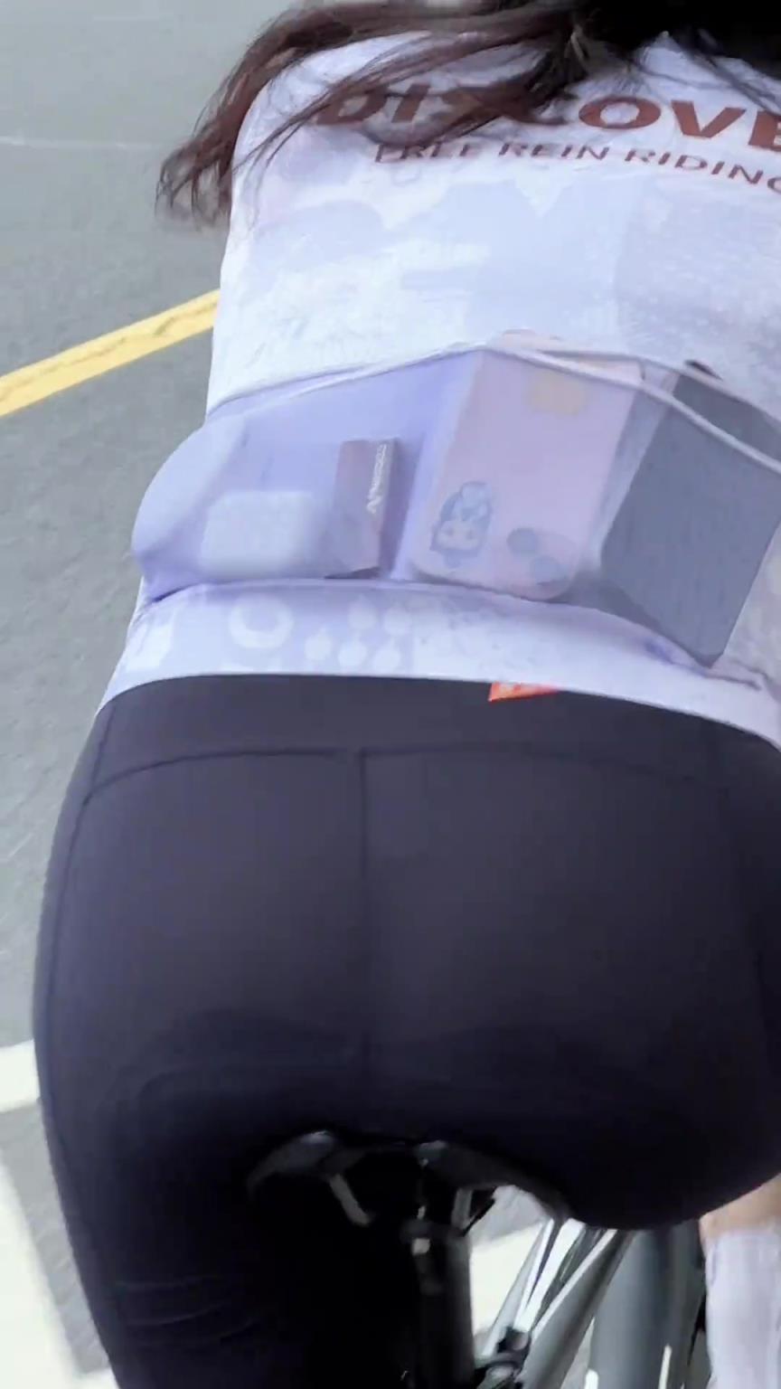 女生騎行為什么要帶兩個手機??？！