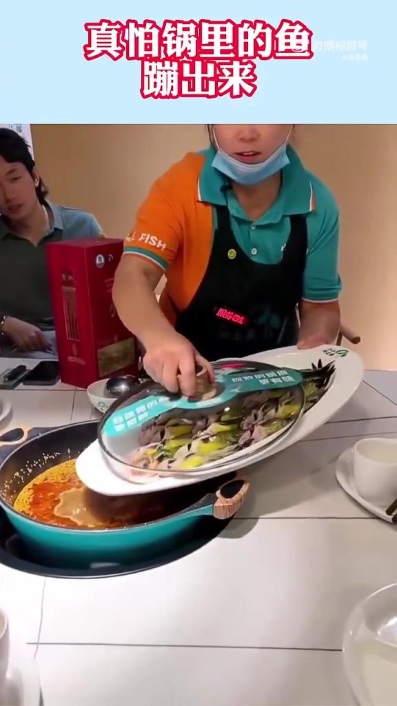 担心锅中鱼儿突然蹦出