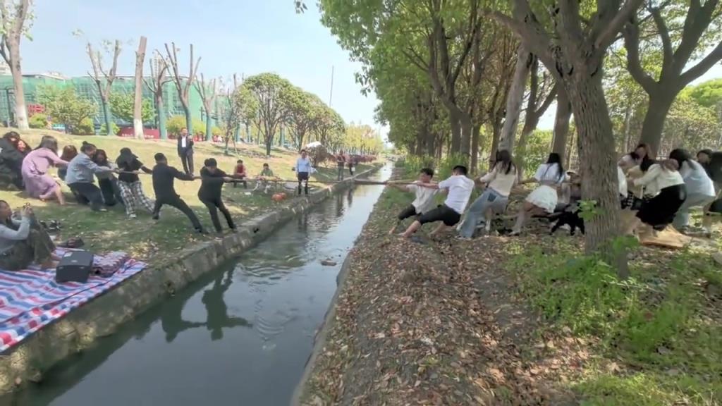 这才是真正的拔河,即分高下,也决生死！