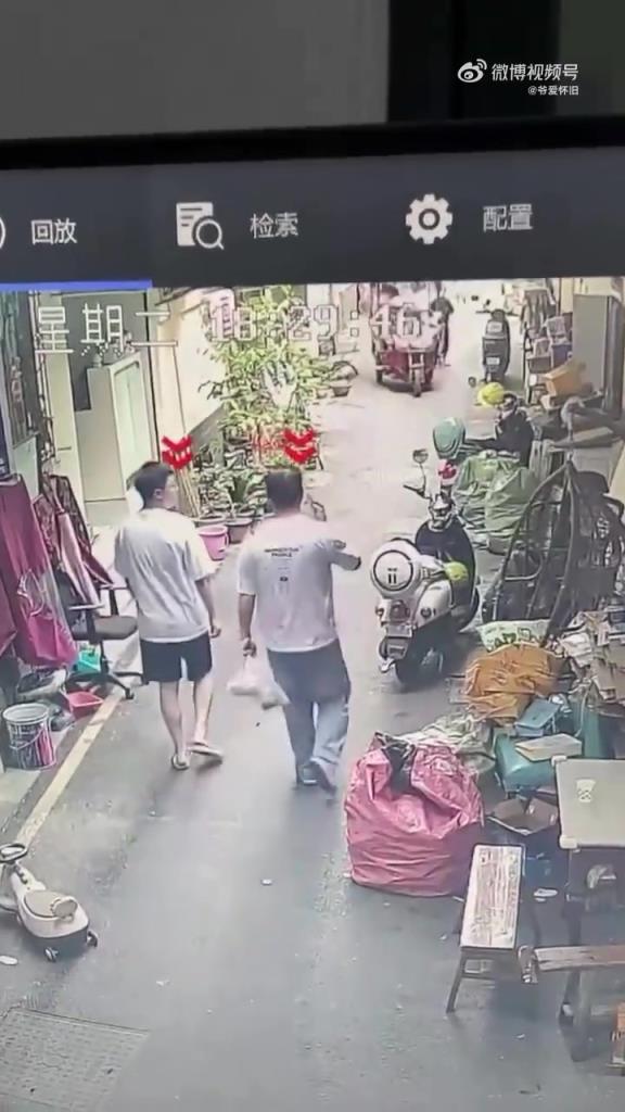 騎電動三輪車的人真的是個小天才!