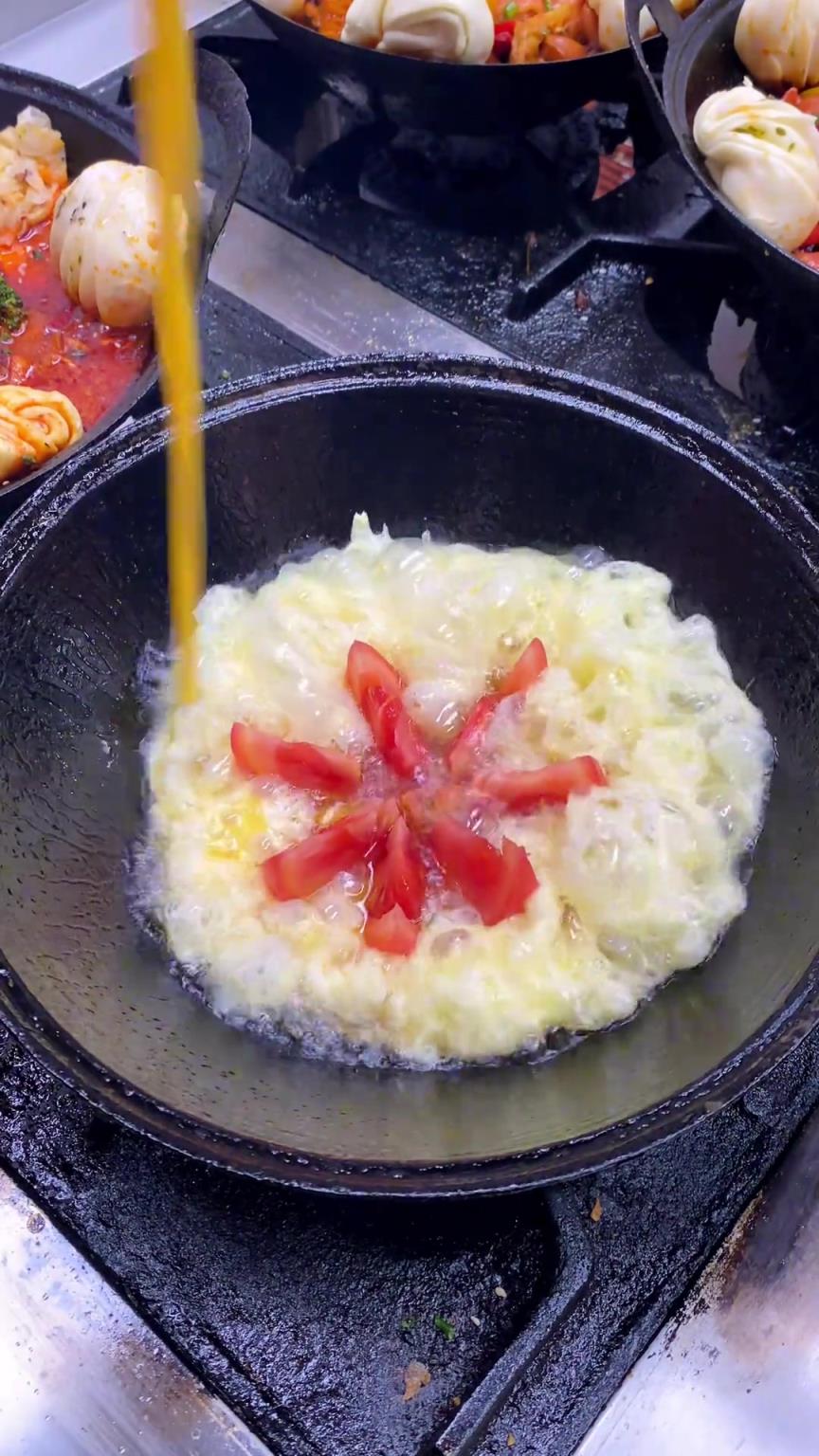 这菜是叠了几层啊！料很足的感觉~