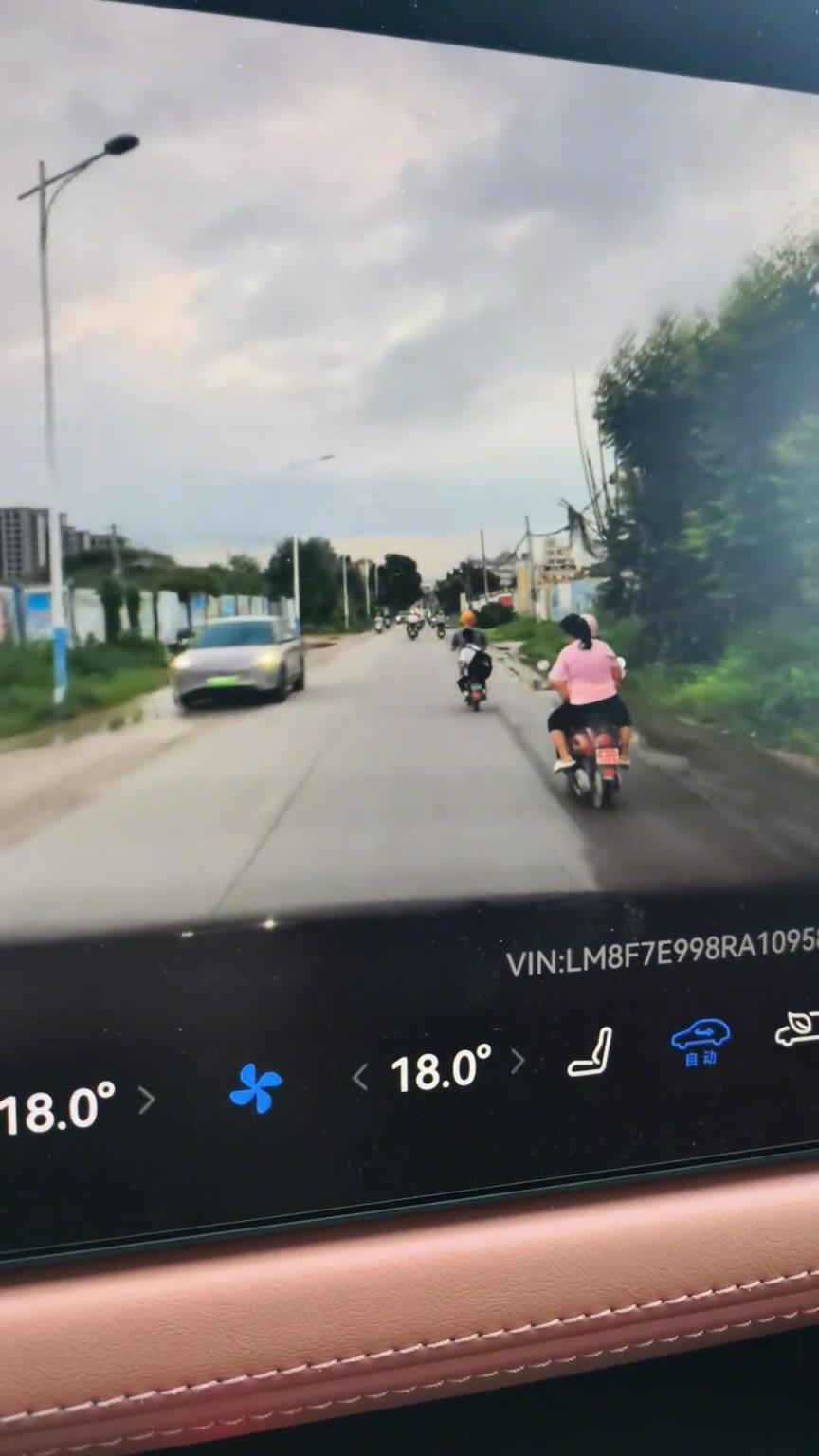 父亲回家后：刚才你看到我放双手了没有？