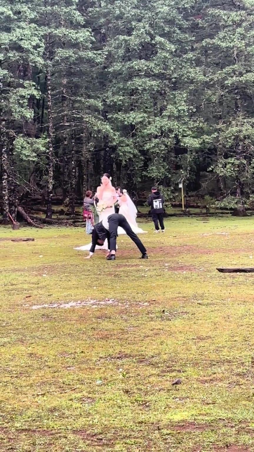 现在拍婚纱照都要会武术了吗！