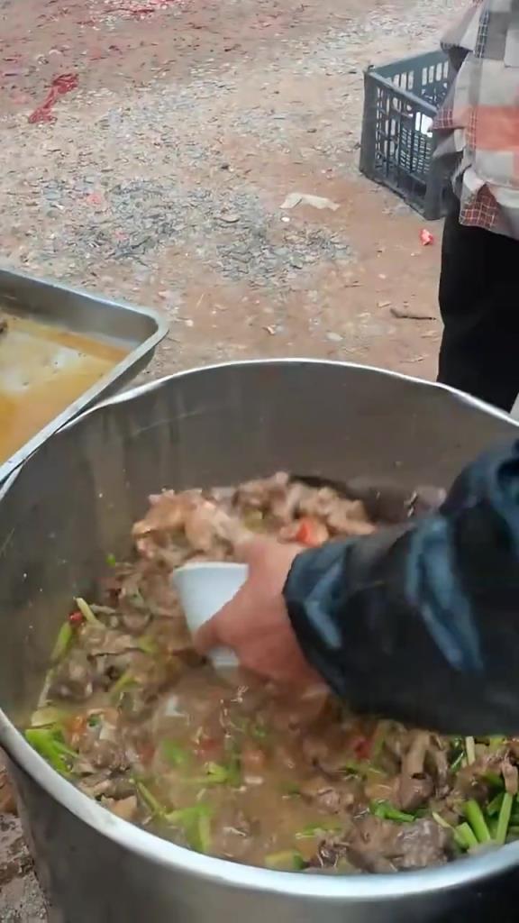 农村酒席，看着不卫生，实际上比城市里的预制菜好多了