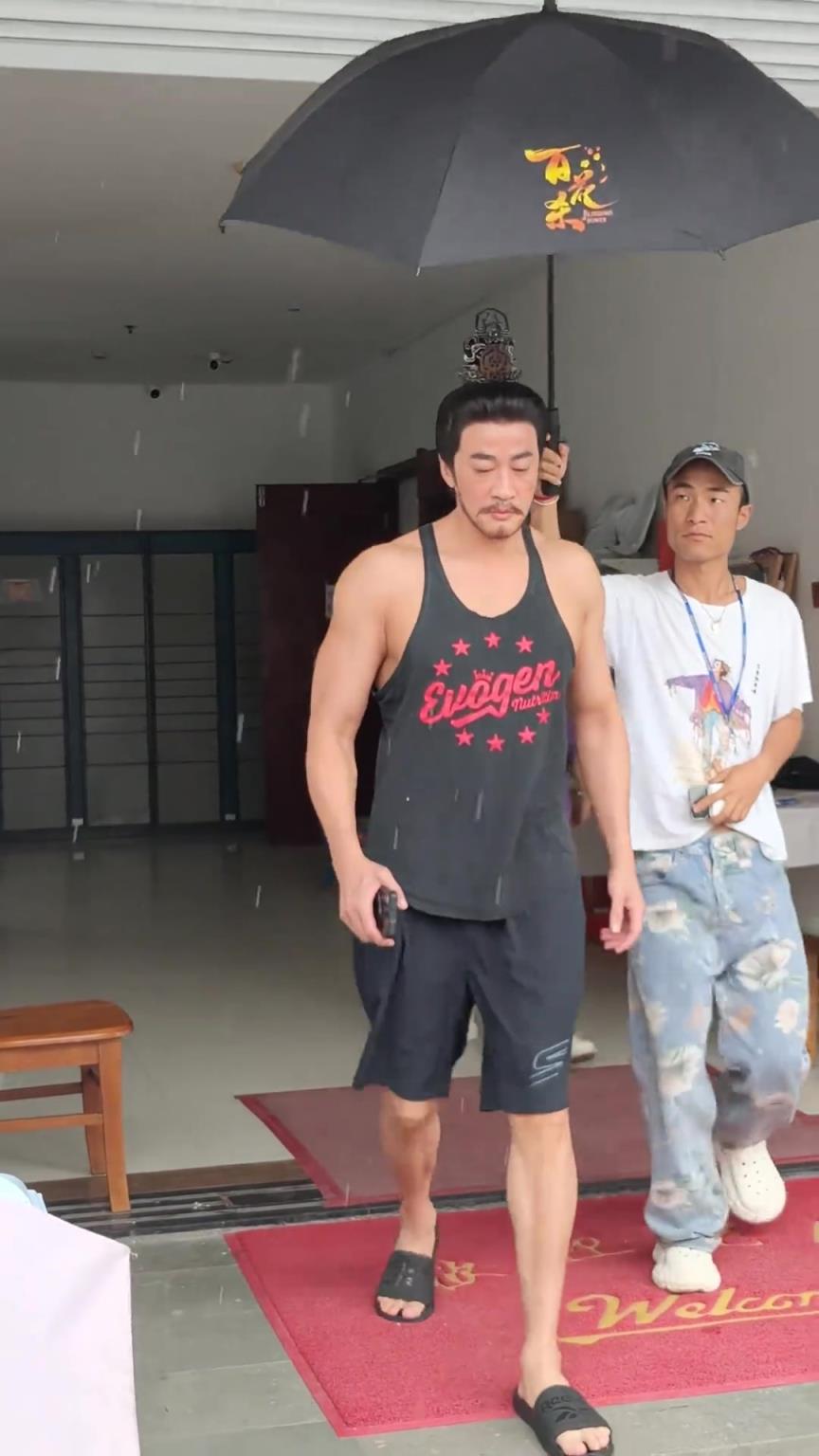 何潤東一出現(xiàn)，我就知道這部劇最強戰(zhàn)力必是他