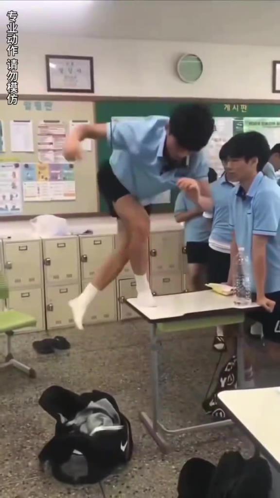 身輕如燕，這孩子沒練武術可惜了