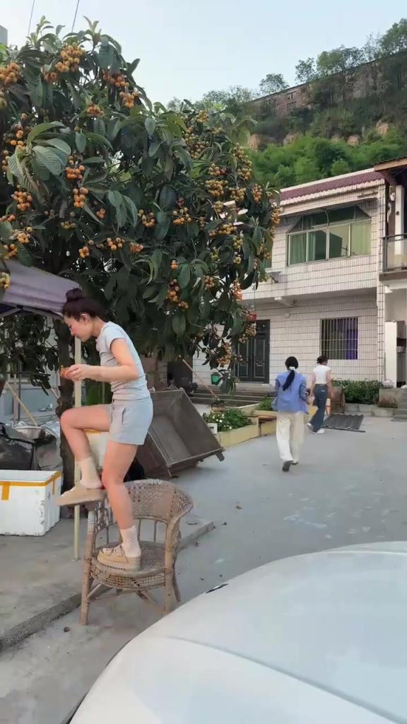 你只关心你的宝马，根本不想理你的闺蜜！！