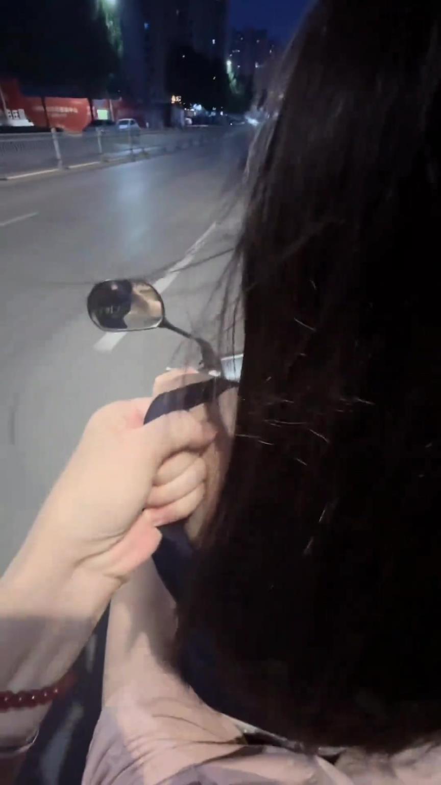 這安全帶可不是隨便抓的呀??！