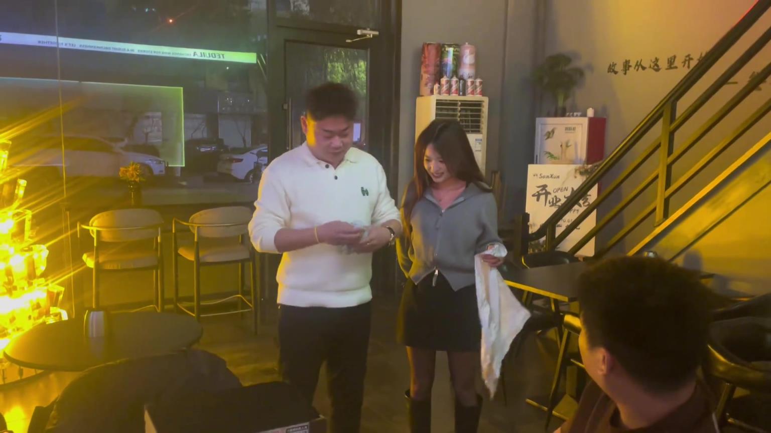 他到底是怎么把女生內(nèi)褲弄出來的??？？