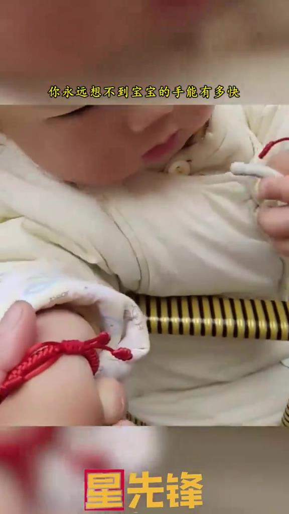 宝宝动作神速揭秘：你绝对想不到的小手有多灵活