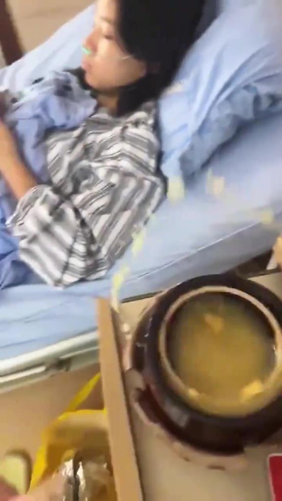 医生：要不你先转烫伤科吧