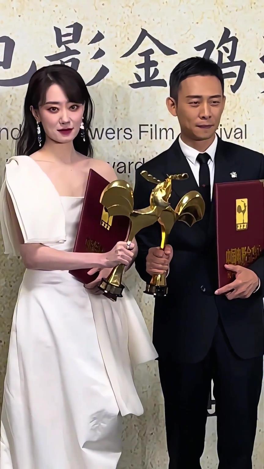 张译张小斐同框出席金鸡奖颁奖典礼，获得最佳女主最佳男