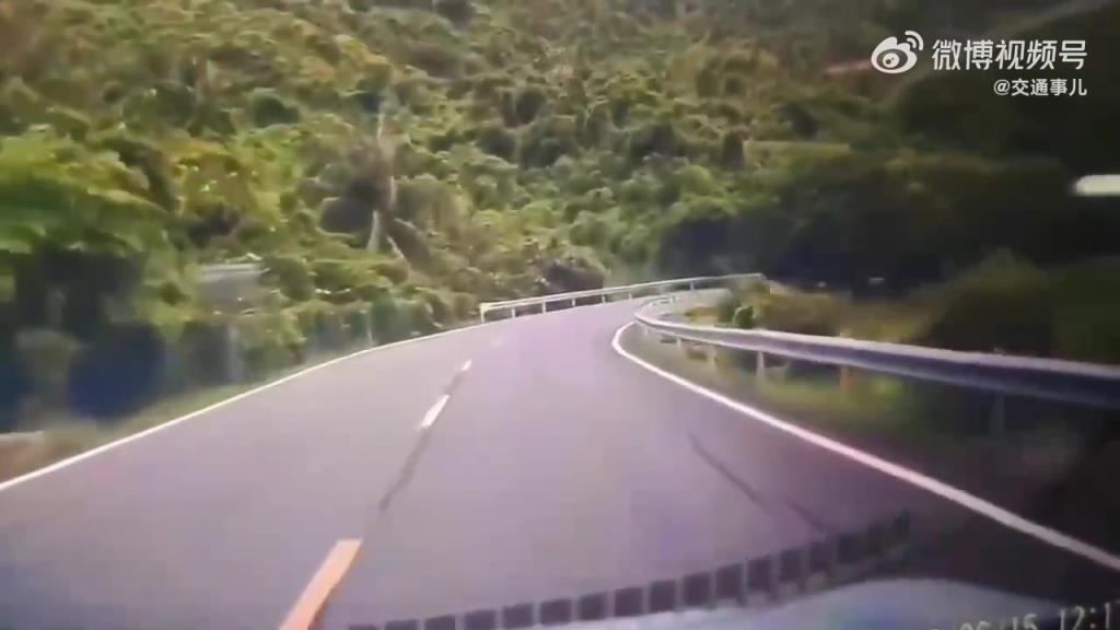 山路逆行不管不顧，這種司機(jī)安全意識(shí)太差勁！