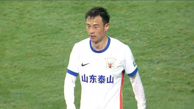 彭欣力+卢永涛没防守，老崔错信2将，泰山国脚送2助攻 还得靠老将