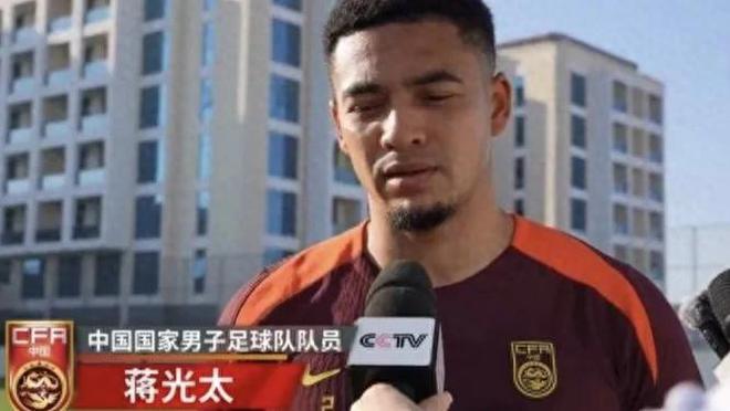 青岛西海岸3:3战平海港，颜骏凌多次出球失误再背骂名