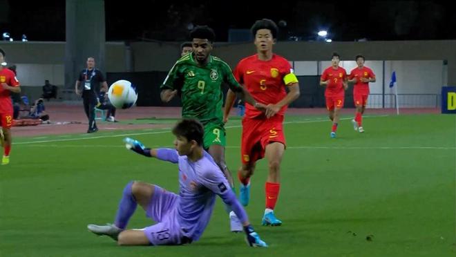 U17国足如梦游！半场0-2，媒体人集体开炮：怎么烂成这德性