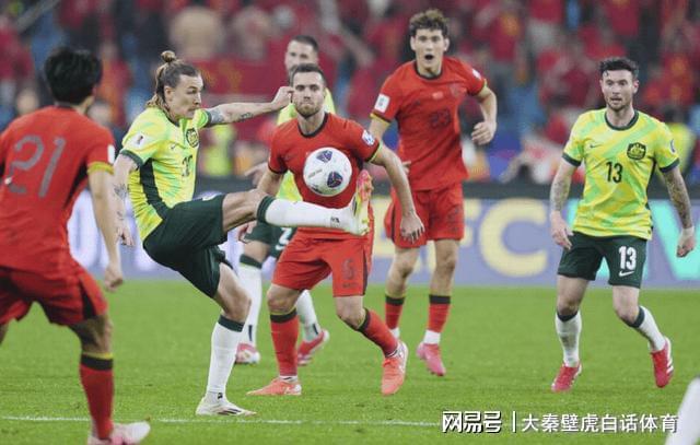 深夜22点，国足大将遭重罚：禁赛3场+罚款3万，足协不手软！