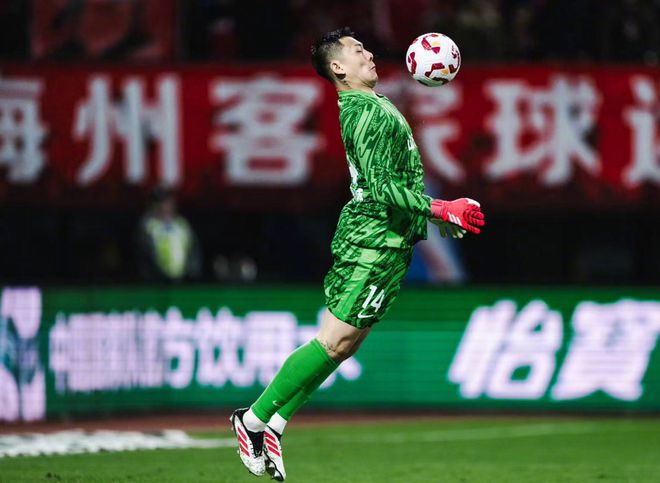 本轮中超国脚表现观察：王大雷6次扑救仍丢3球，多数球员表现平平
