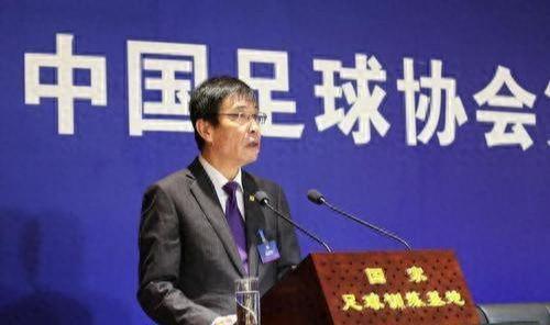 足球运动员年薪降到500万后，前国脚：快别降了！这让球员太廉价