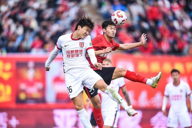 蓉城撿到寶了！29歲帶刀后衛(wèi)7輪2球，0轉會費引進，有望入選國足
