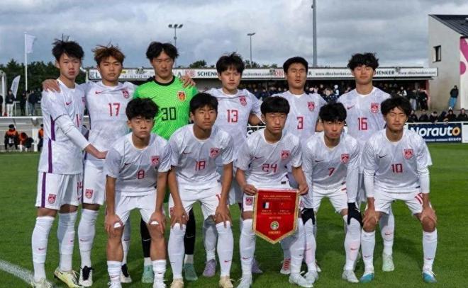 0-2，爆冷！中國男足無緣季軍，創(chuàng)近十屆最佳排名，力壓日本隊(duì)