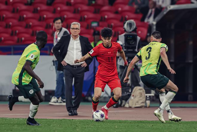 國足后腰組合首選曝光：2人已造5球，打臉伊萬，后者向足協(xié)道歉
