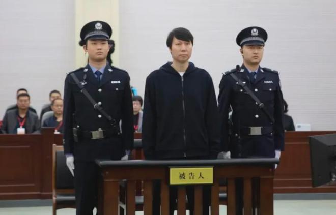 李鐵在里面的細節(jié)：剃光頭+8點起床+定時勞動，可踢球