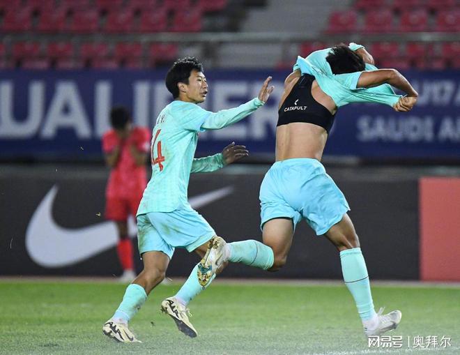 U17國足生死戰(zhàn)領(lǐng)先！魏翔鑫送助攻，張城瑞補射空門