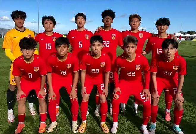 2-1！國足U16創(chuàng)造歷史，2勝1平保持不敗晉級，無緣冠軍爭奪太可惜