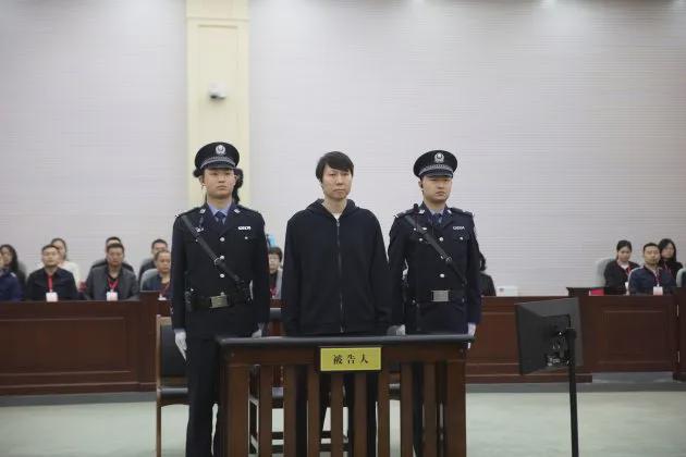 從“鐵帥”到“鐵窗”，原國足主帥李鐵要憋20年不能吹頭發(fā)了