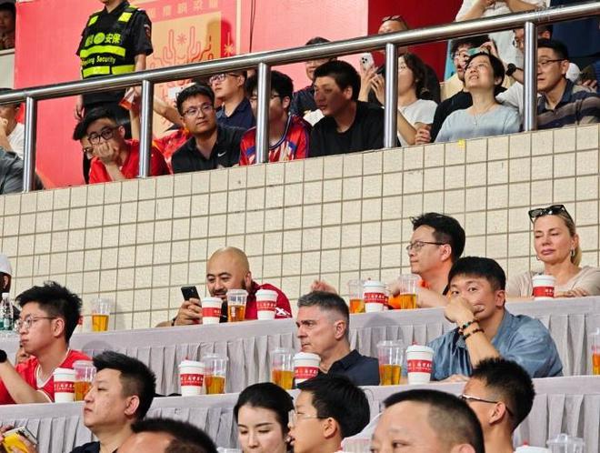 来考察谁？U22国足主帅安东尼奥现场观战铜梁龙vs定南赣联