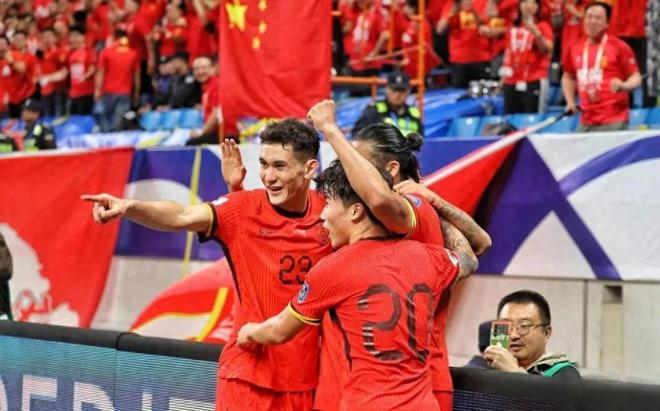 祝賀國足，感謝日本，一場(chǎng)0-2因禍得福，形勢(shì)反轉(zhuǎn)，拿10分也出線