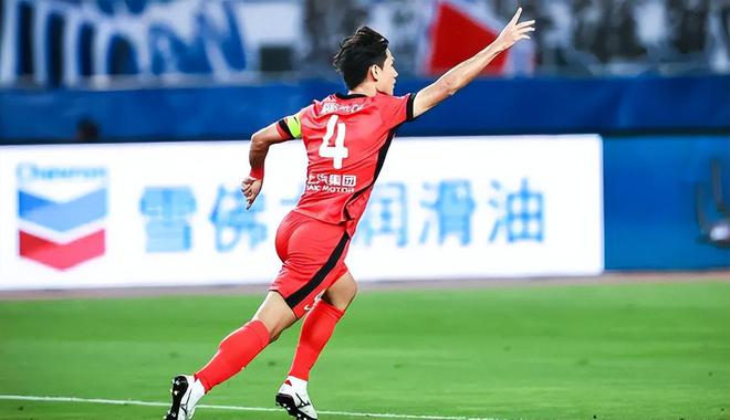 一場2:0讓國足迎喜訊，海港失意之人爆發(fā)，伊萬喜添中場全能猛將