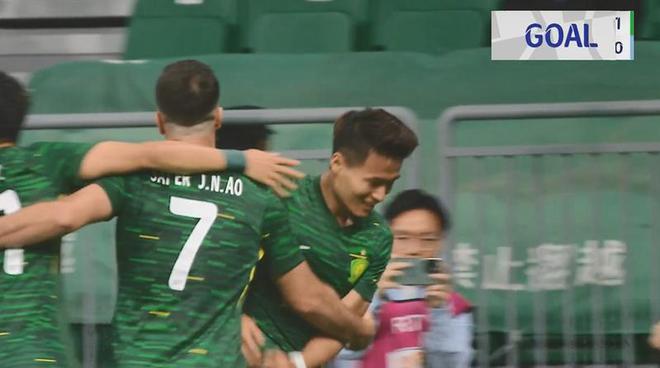 国脚连线！塞鸟助攻，林良铭头球破门，国安1-0领先新鹏城