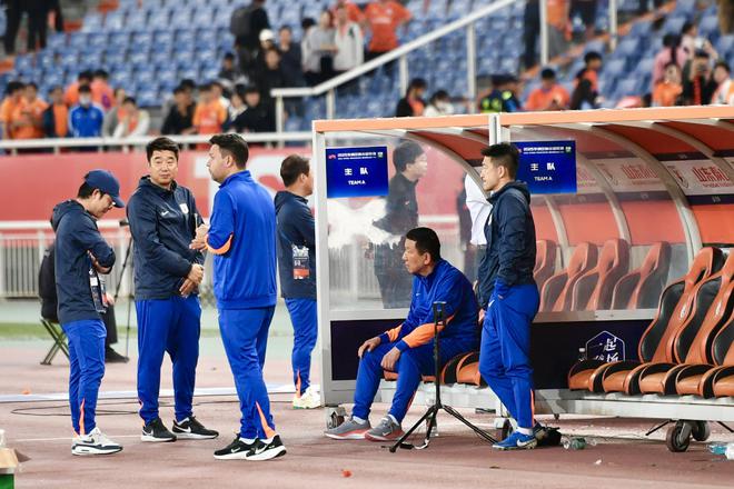 难出头！18岁王钰栋、刘诚宇中超表现出色，泰山国青7人枯坐板凳