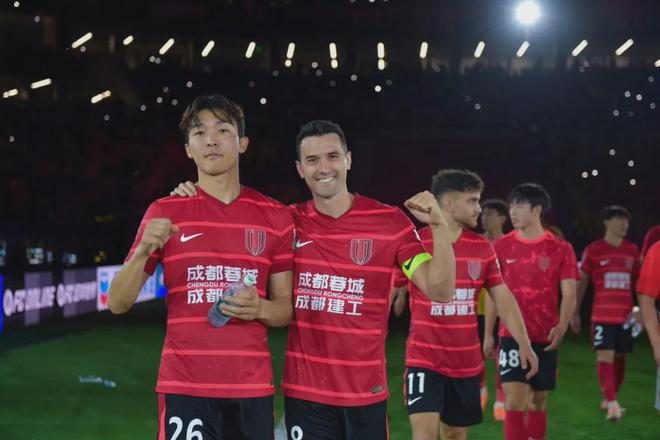 10场丢5球！蓉城铁卫力压当红国脚坐稳主力 梦想进国家队