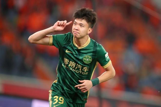 国足利好？曝18岁王钰栋考虑全运会后留洋！德国+法国多队欲签他