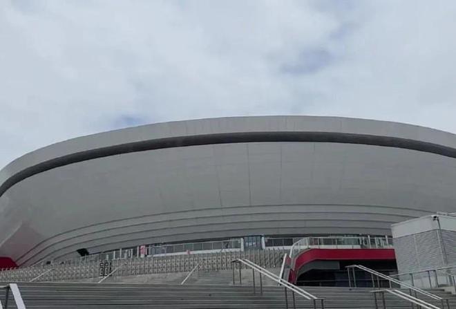 东体：国足会在浦东足球场外场集训，工作人员前期已来沟通